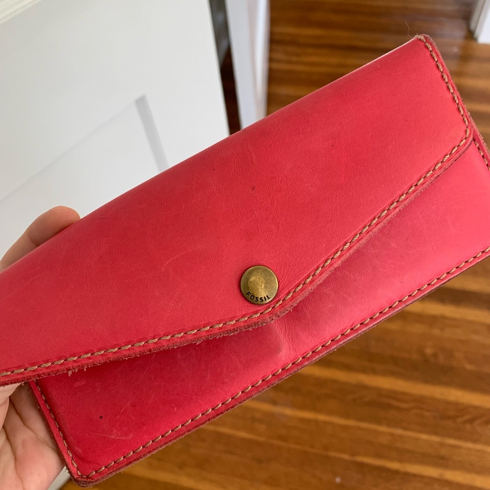 Bright pink Fossil Wallet